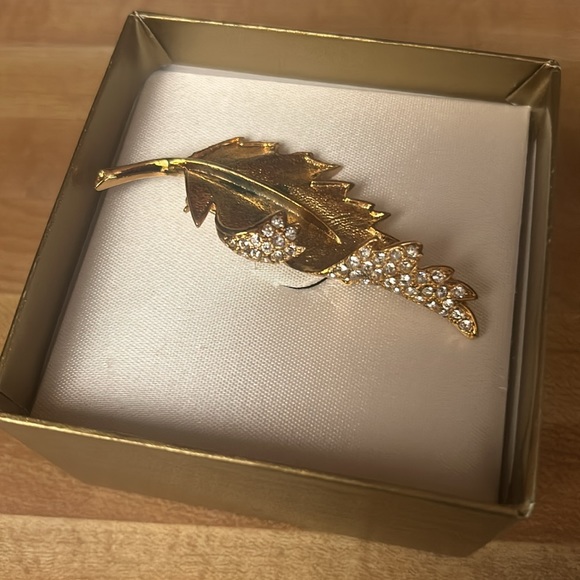 Leaf Pin - Picture 3 of 5